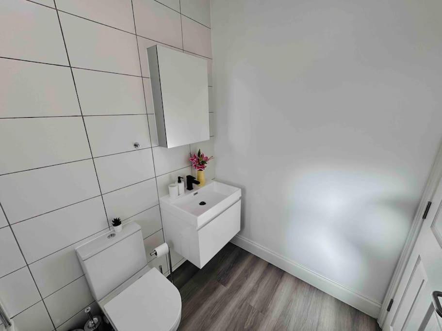 Cosy 1-Bed Flat 30Min To Central London & Parking 外观 照片