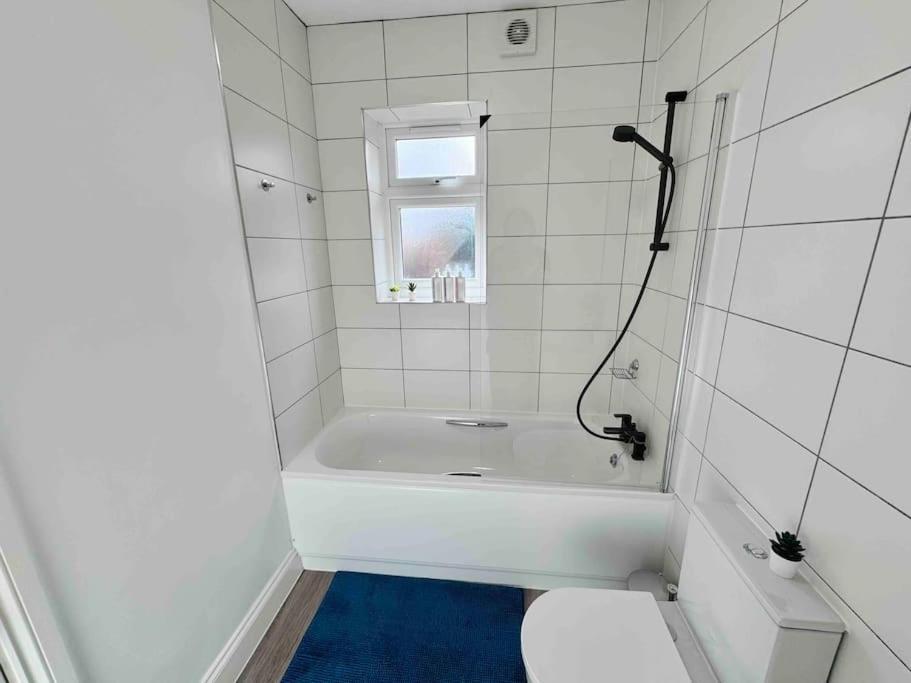 Cosy 1-Bed Flat 30Min To Central London & Parking 外观 照片