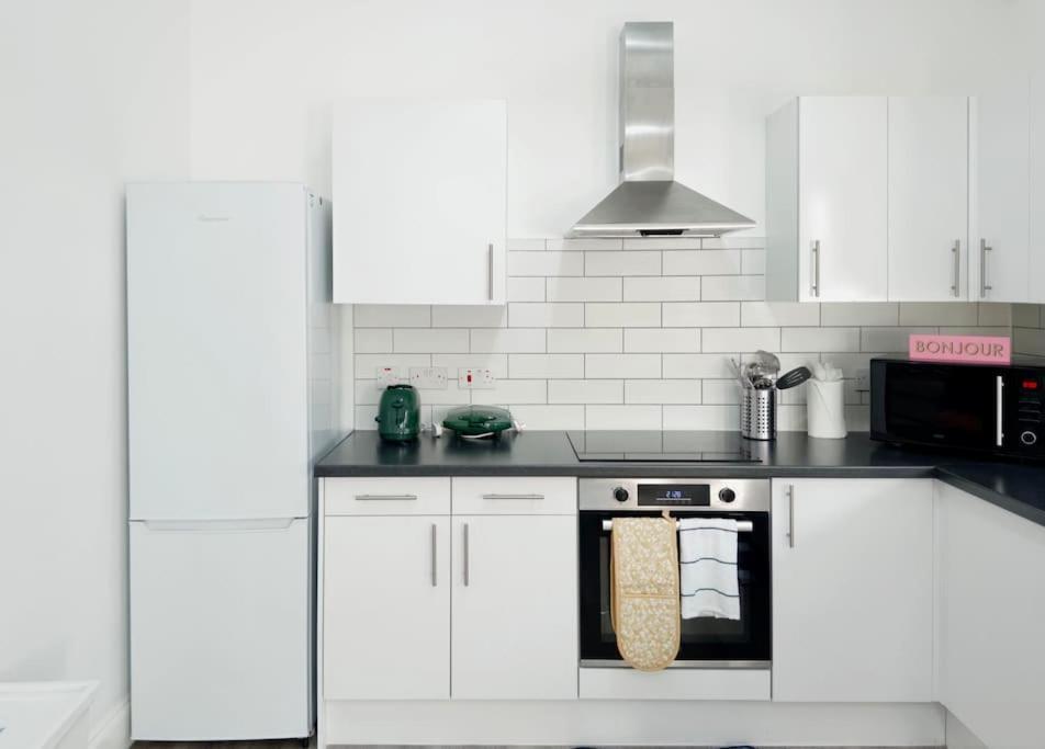 Cosy 1-Bed Flat 30Min To Central London & Parking 外观 照片