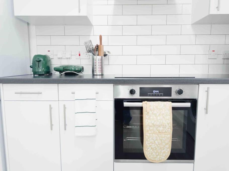 Cosy 1-Bed Flat 30Min To Central London & Parking 外观 照片