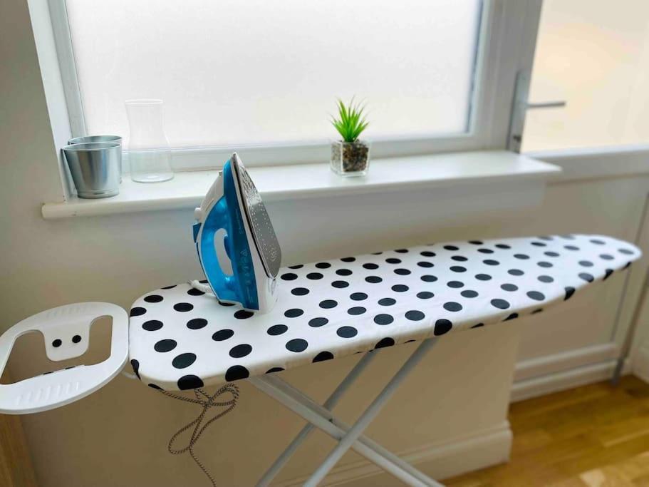 Cosy 1-Bed Flat 30Min To Central London & Parking 外观 照片