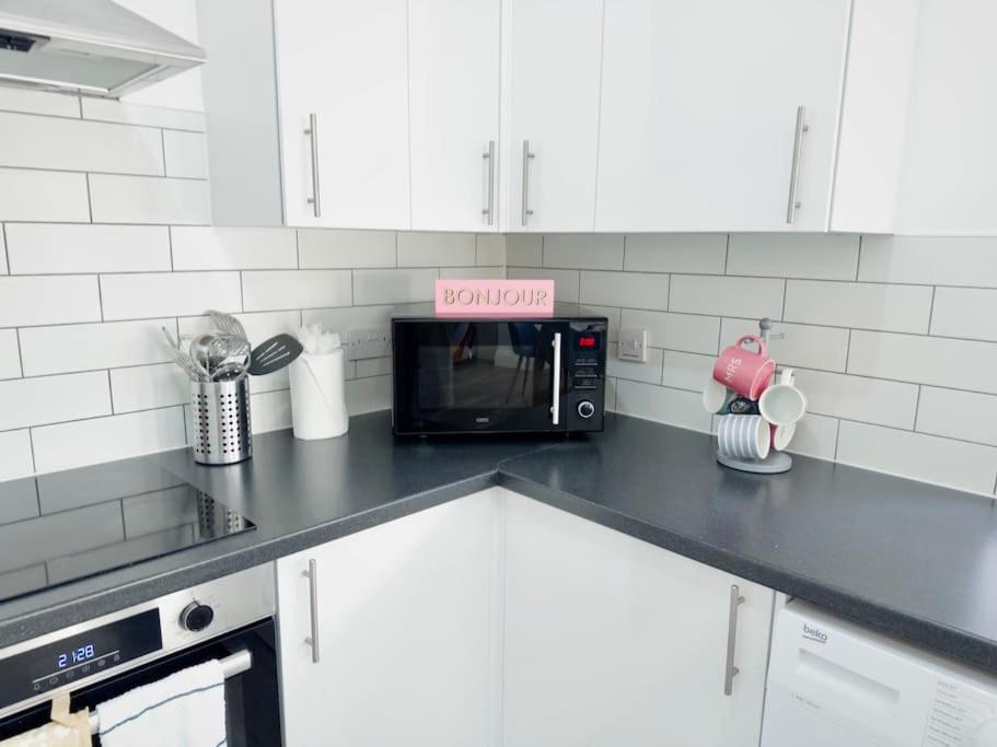 Cosy 1-Bed Flat 30Min To Central London & Parking 外观 照片